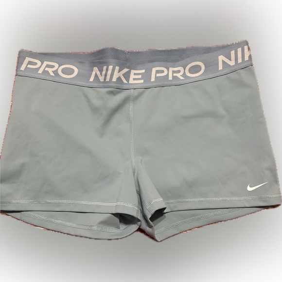 Nike Pro
Women's 3" Shorts Plus size - Picture 1 of 6